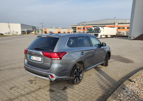 Mitsubishi Outlander cena 71600 przebieg: 146000, rok produkcji 2016 z Garwolin małe 79